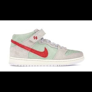Nike SB Dunk Mid “White Widow”